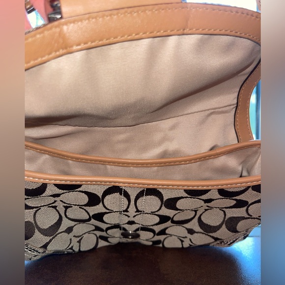 Coach Soho 2007 vintage bag!
Like new! - Picture 4 of 9